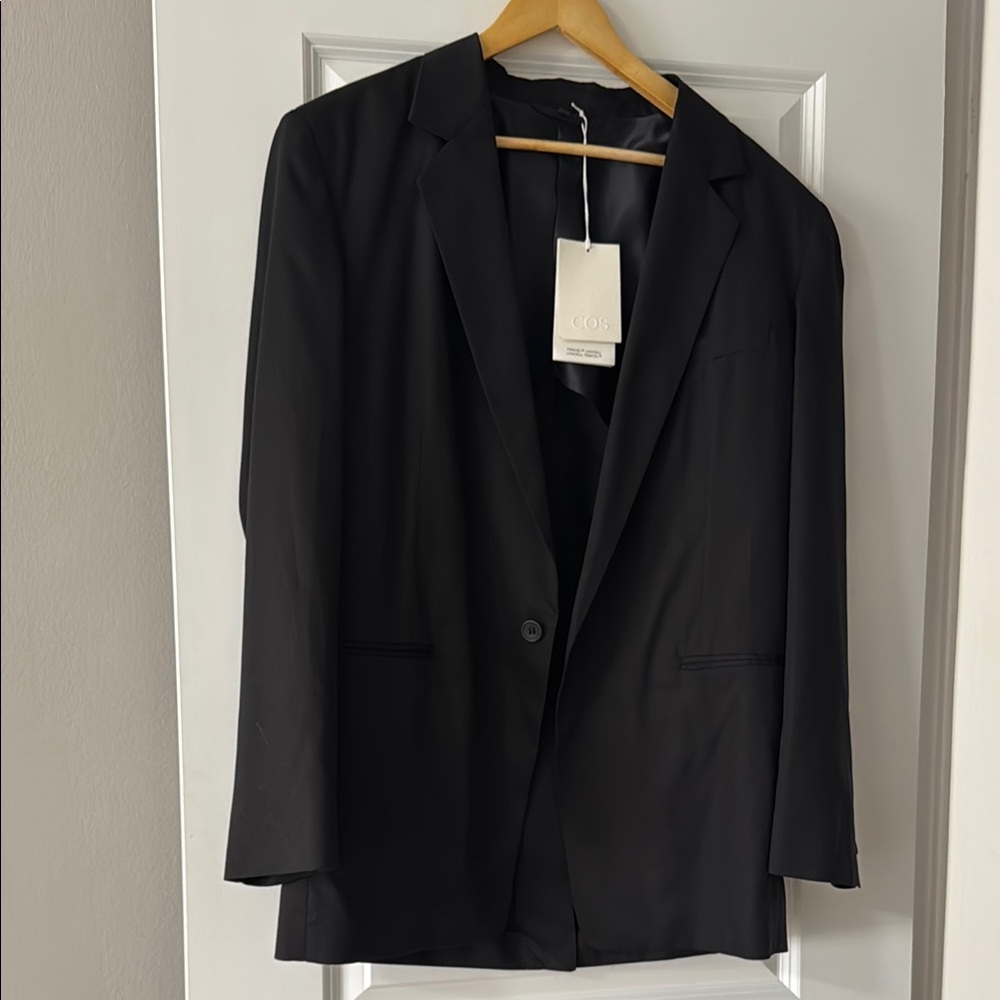 COS men’s Elegant Black Suit Jacket. Size US36R